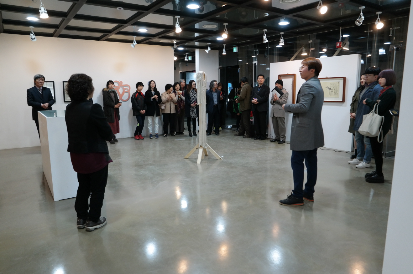(28일)조금만 더 가까이 전시회 (2).JPG