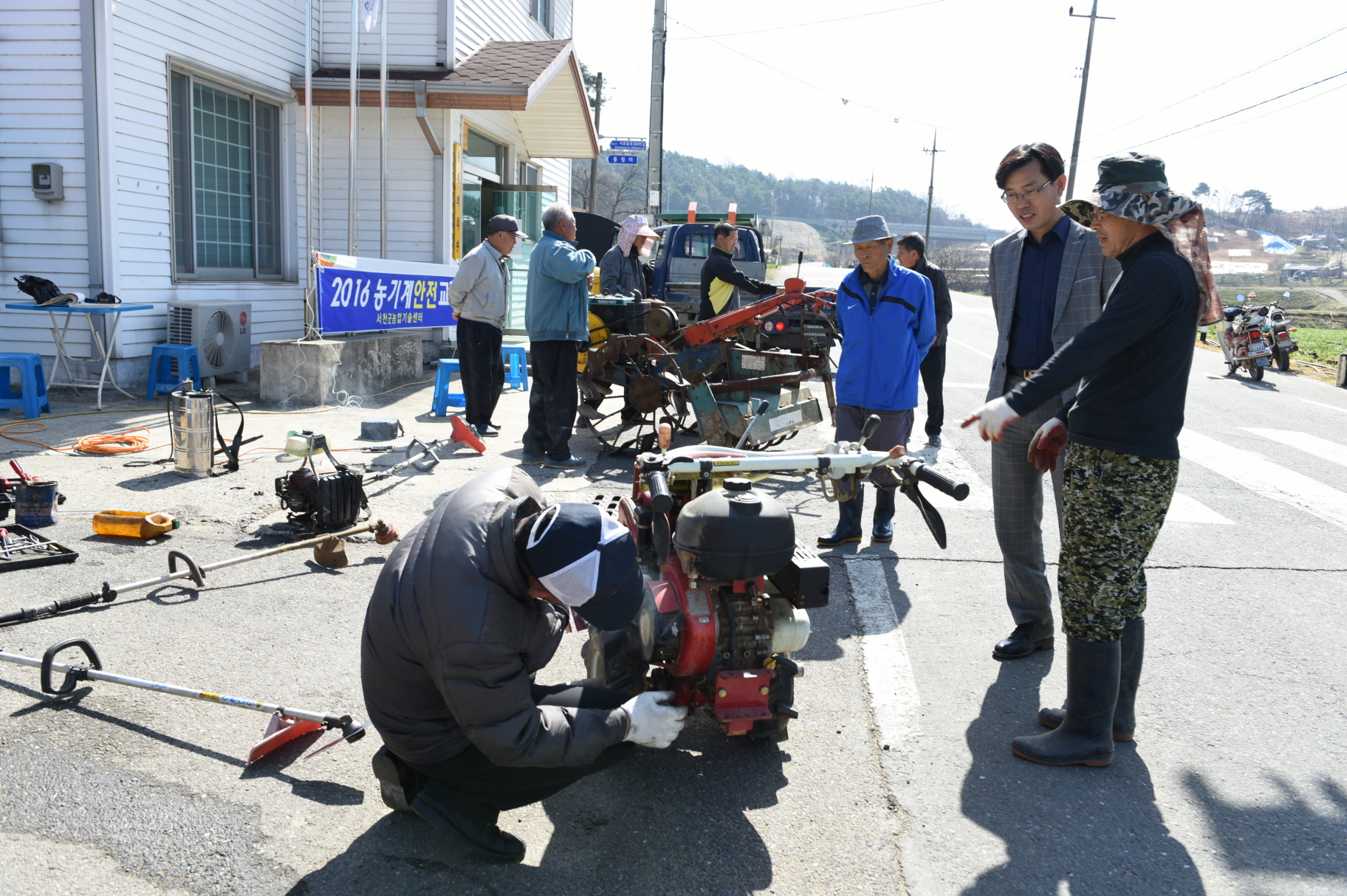 (16일)서천군 7개월간 오지마을 70개마을 찾아가 농기계수리 한다 (3).JPG