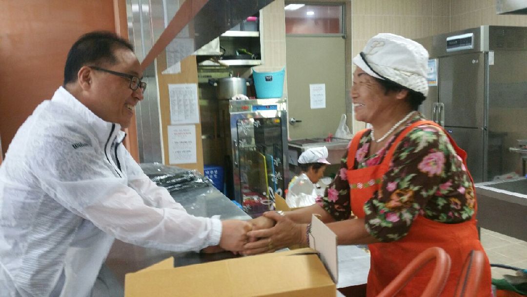 (3일)서천군 폭염대비 어르신 무더위쉼터 및 노인일자리사회활동 사업장 점검 (1)