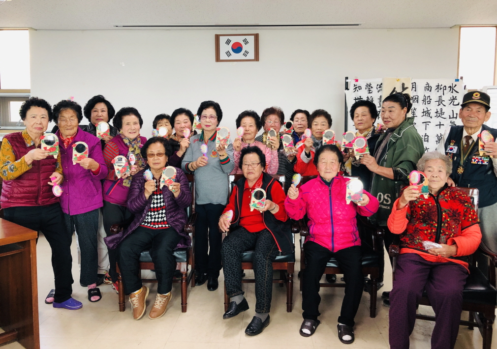 사진(29일) 서면, 치매예방공예프로그램 마무리 1