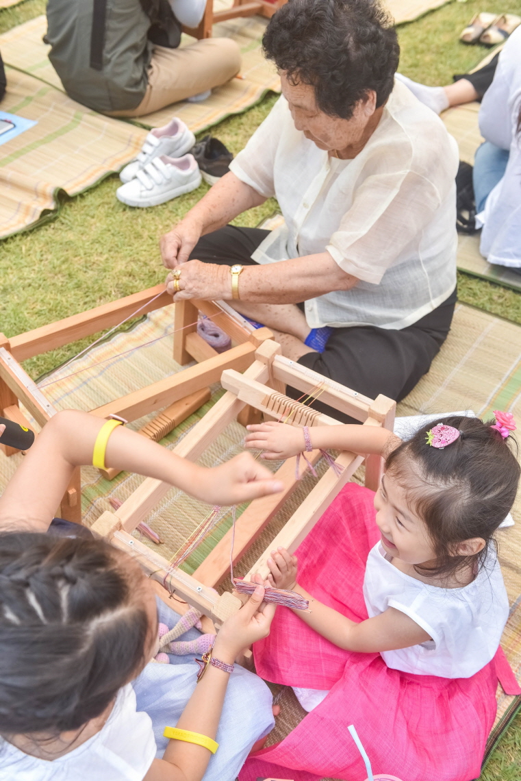 사진(8일) 서천군, 2019년 문광부 산업관광육성 공모사업 선정(지난해 한산모시문화제 모습) (1)