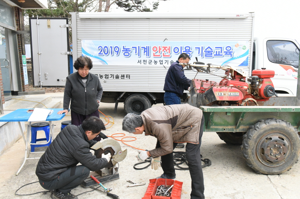 사진(12일) 서천군농업기술센터, 찾아가는 농기계 순회수리로 농업인 불편 '해소'
