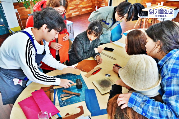 [크기변환](15일) 서천군 삶기술학교 정착 청년들 창업 준비 박차 (3)