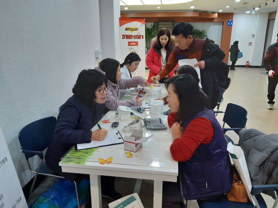 (16일) 서천군, 심뇌혈관질환 예방 이동홍보관 운영.JPG