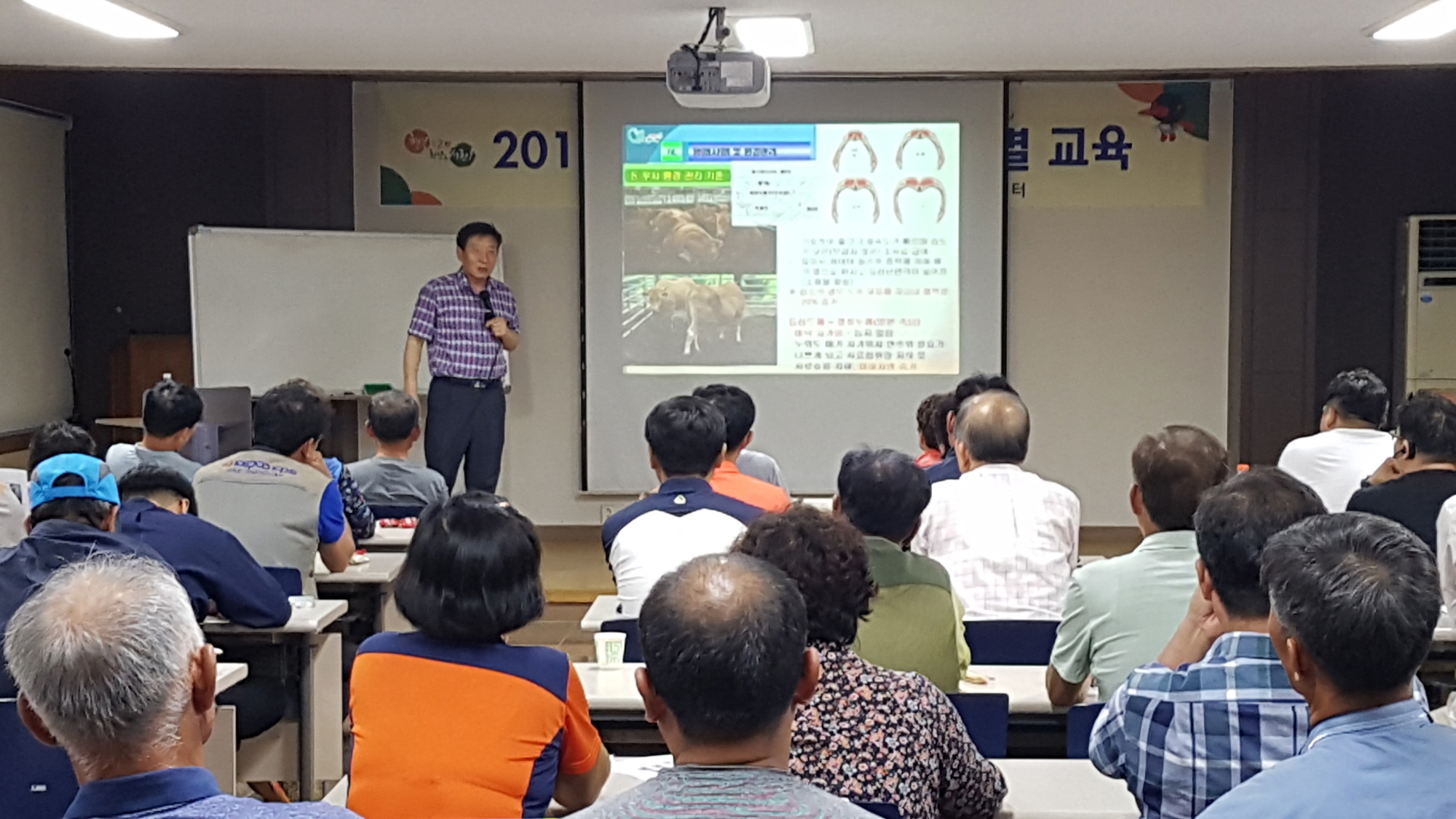 (22일) 서천군, 한우 경쟁력 강화를 위한 전문교육 실시 (2019년 교육 사진)