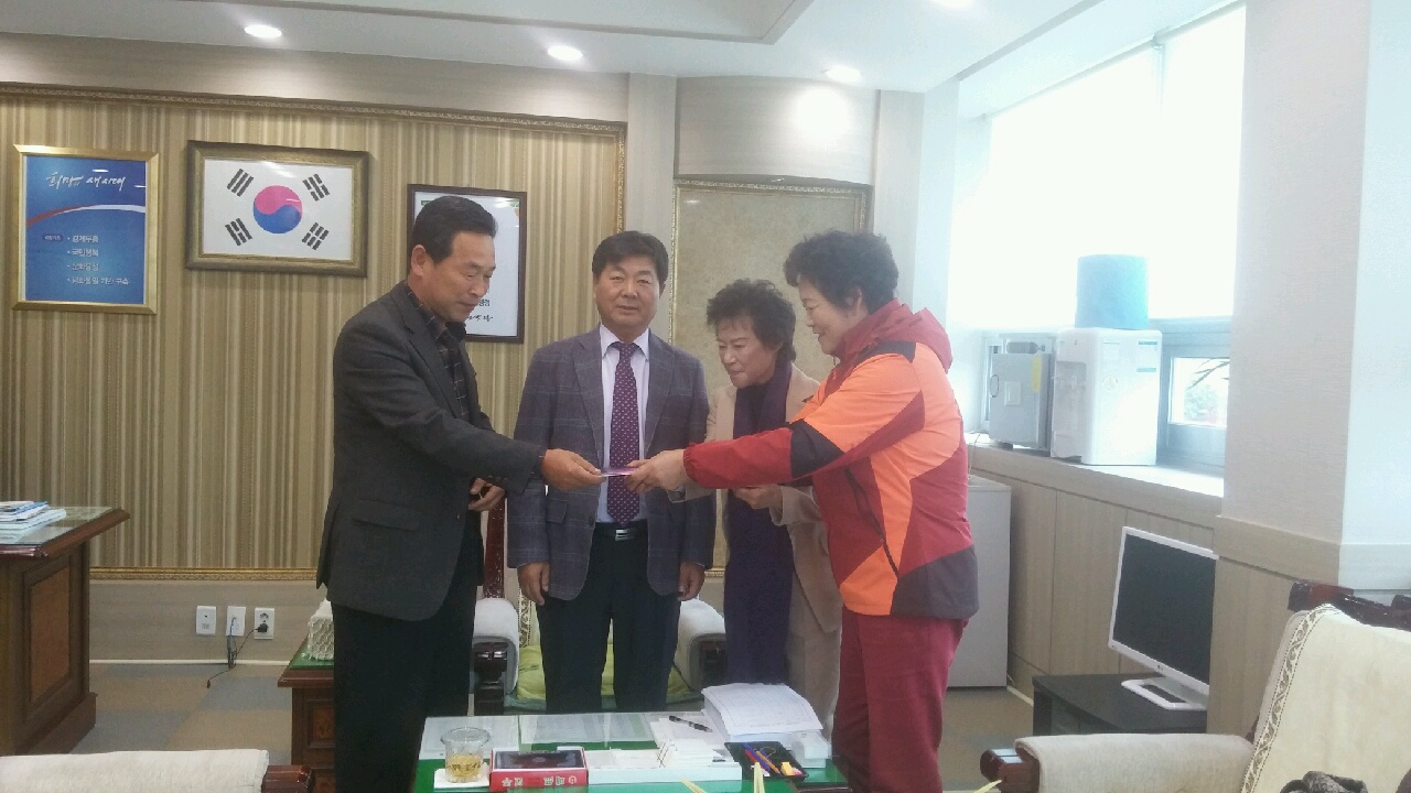 지석리 노인회, 이웃과 함께 하는 따뜻한 겨울 위해 성금 전달