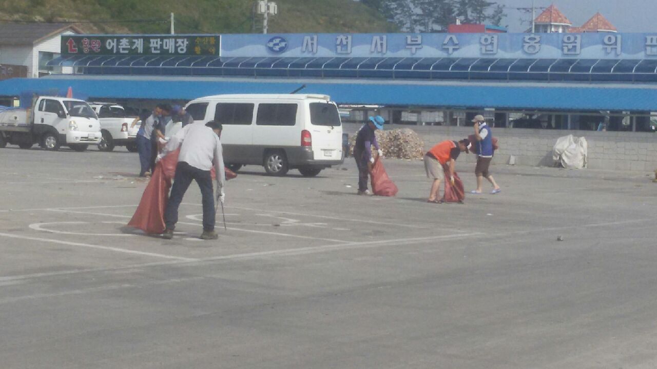 서천군 서면, 홍원항 항만 대청소 실시