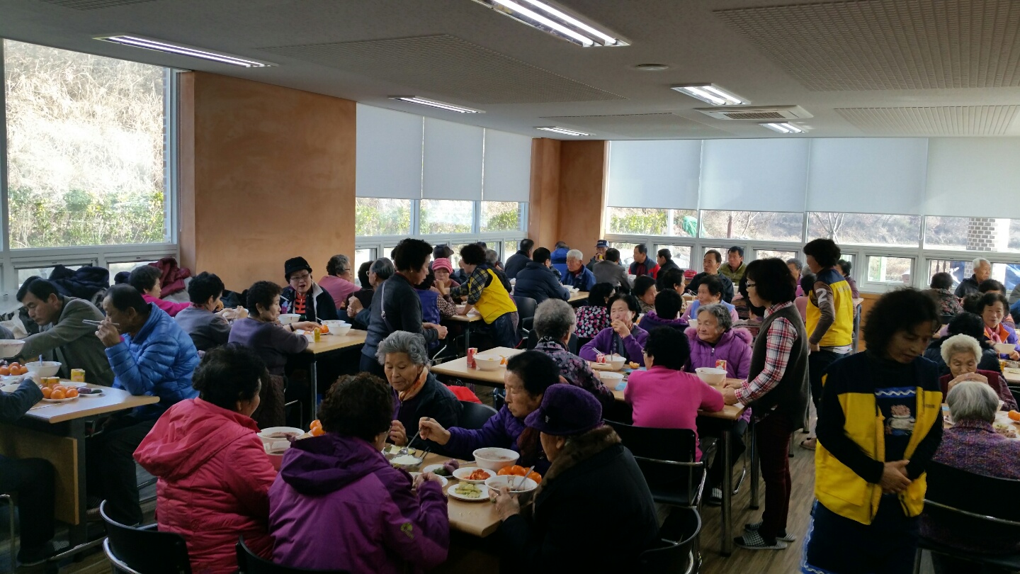 서천군 마산사랑후원회, 문화활력소에서 동지팥죽 나눔행사 열어